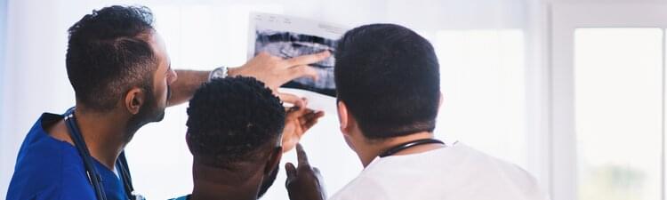 La Professione del Radiologo: Mansioni, Responsabilità e Carriera del Medico Radiologo