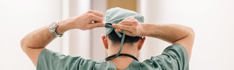 ¿Qué hace el Cirujano? Trabajo, formación y carrera en el campo de la cirugía